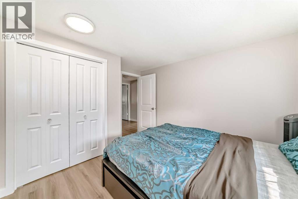Single Family House for Sale in  Pineset Pl NE Place NE Pineridge Calgary 