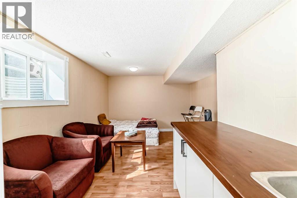 Single Family House for Sale in  Pineset Pl NE Place NE Pineridge Calgary 