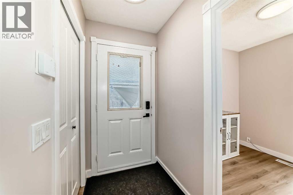 Single Family House for Sale in  Pineset Pl NE Place NE Pineridge Calgary 