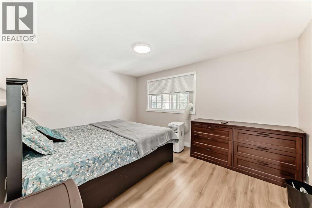 Single Family House for Sale in  Pineset Pl NE Place NE Pineridge Calgary 