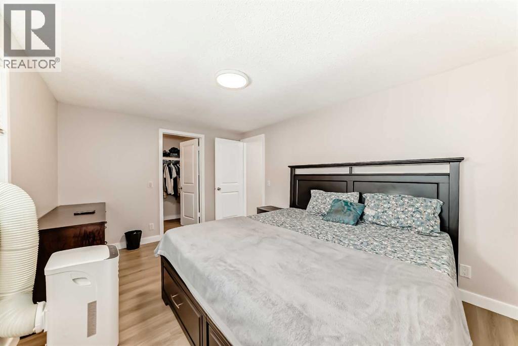 Single Family House for Sale in  Pineset Pl NE Place NE Pineridge Calgary 