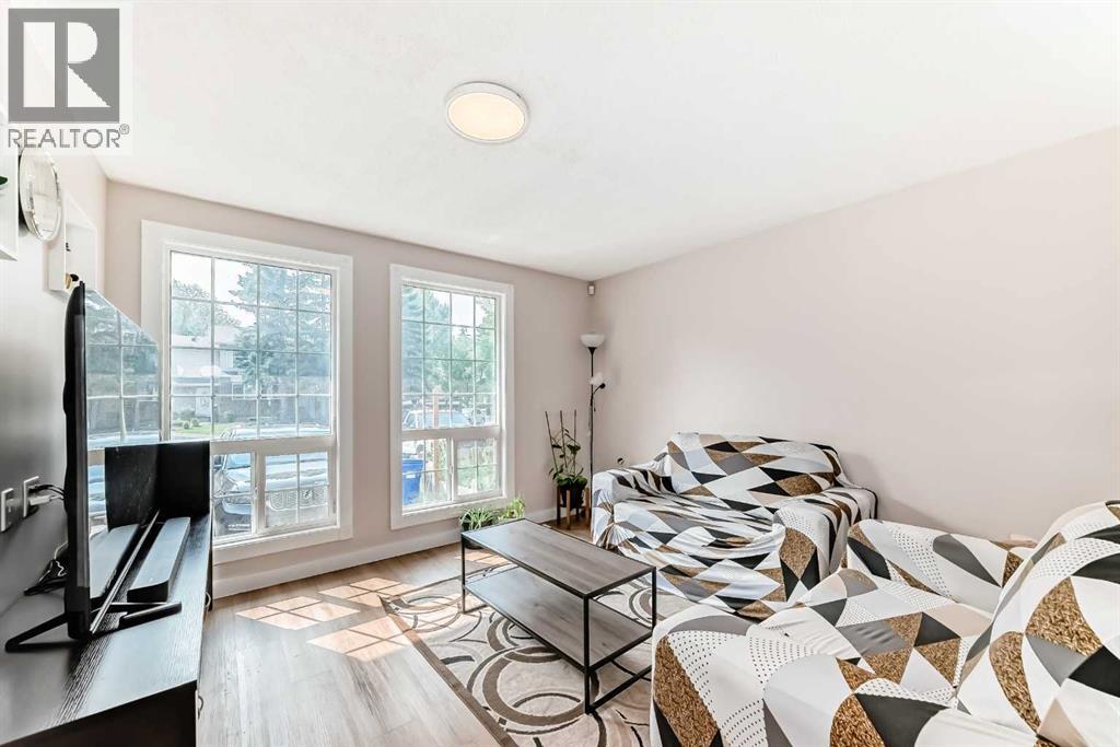 Single Family House for Sale in  Pineset Pl NE Place NE Pineridge Calgary 