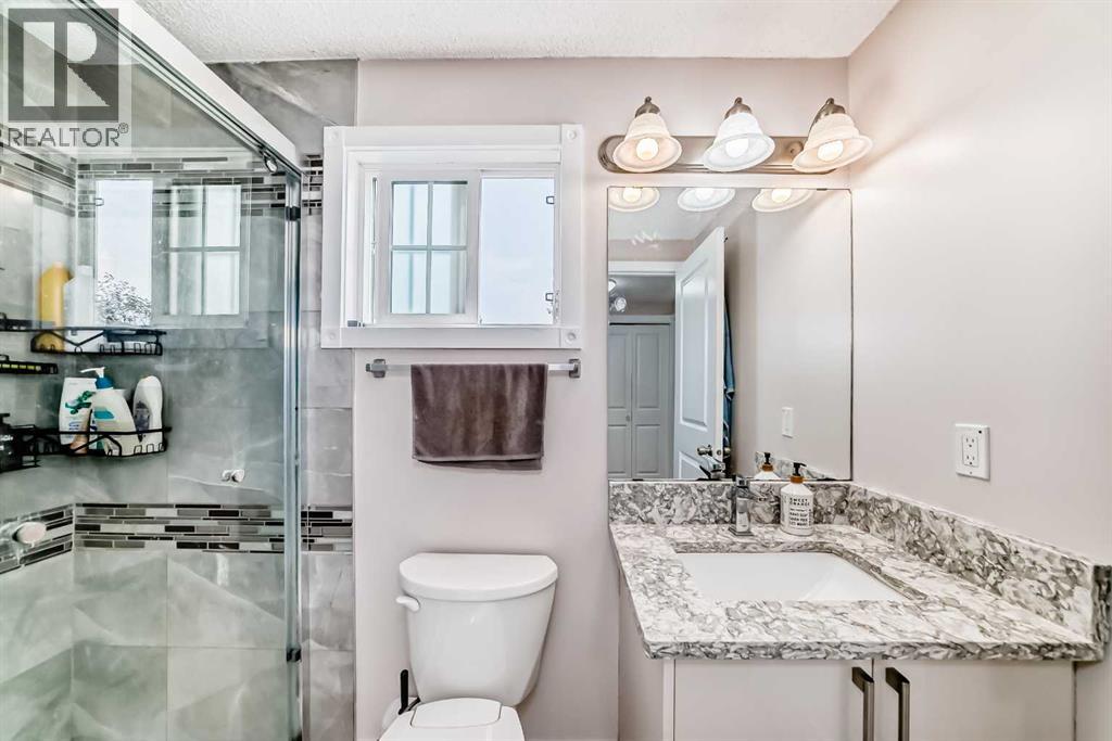 Single Family House for Sale in  Pineset Pl NE Place NE Pineridge Calgary 