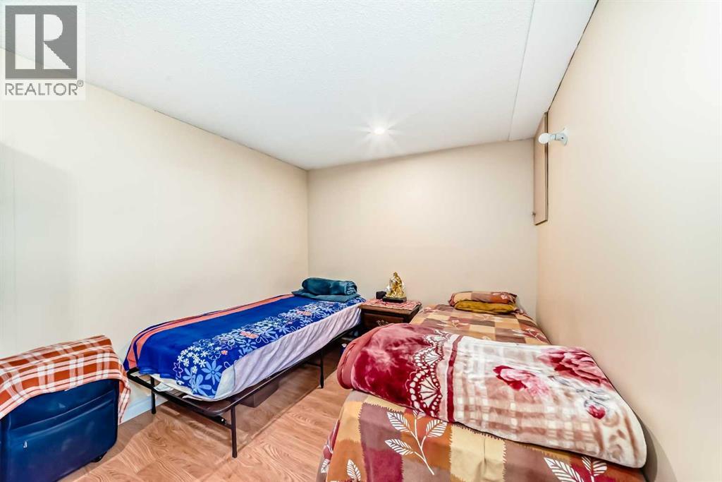 Single Family House for Sale in  Pineset Pl NE Place NE Pineridge Calgary 