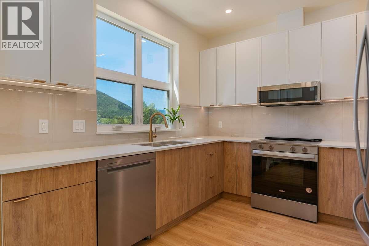 2222 Falls Street Unit# B, Nelson