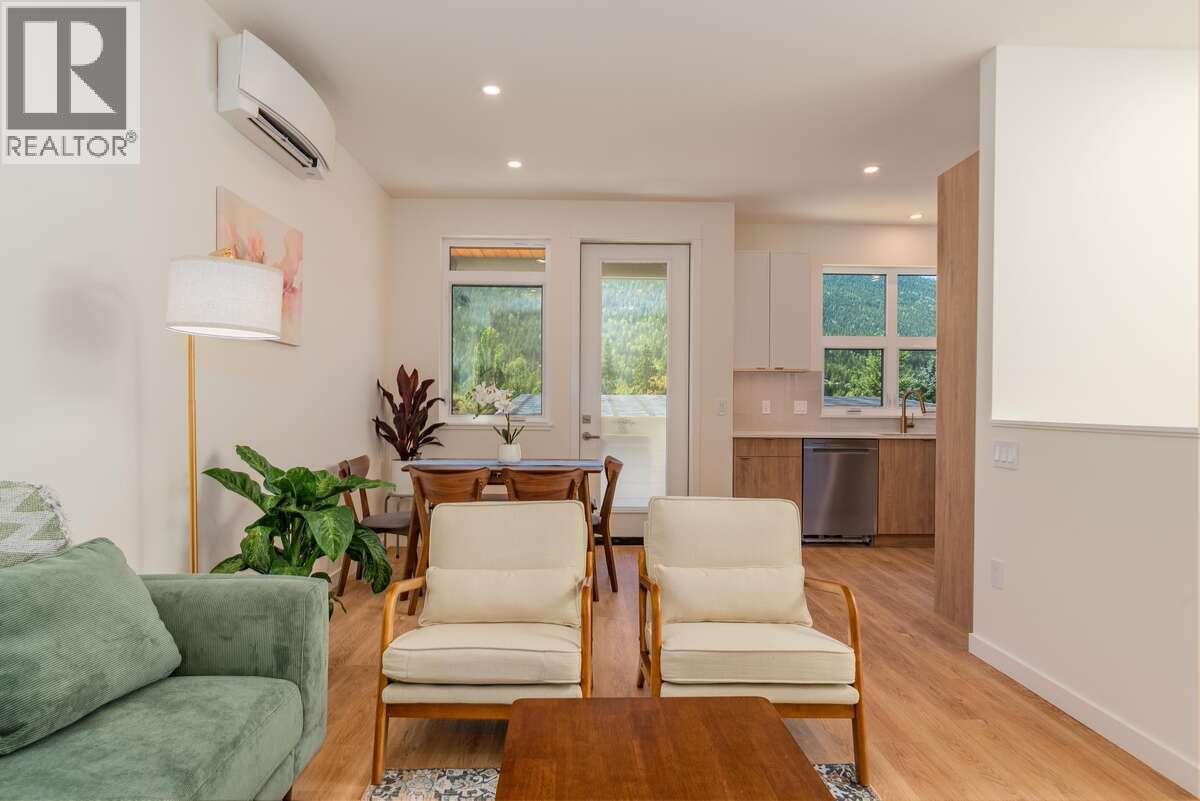 2222 Falls Street Unit# B, Nelson