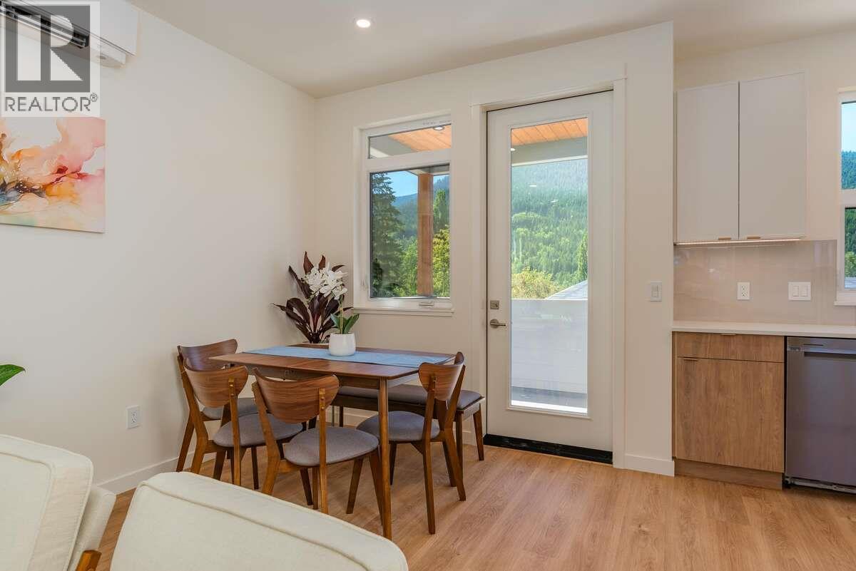 2222 Falls Street Unit# B, Nelson
