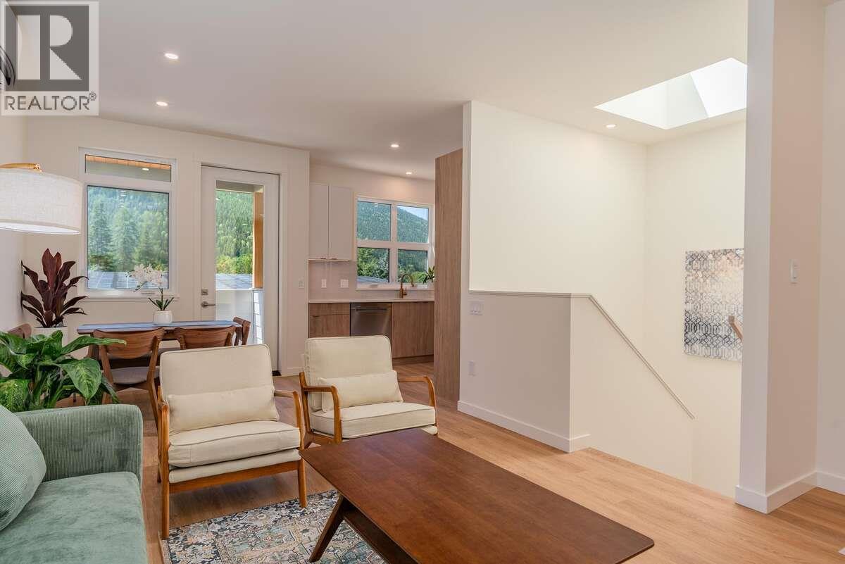 2222 Falls Street Unit# B, Nelson