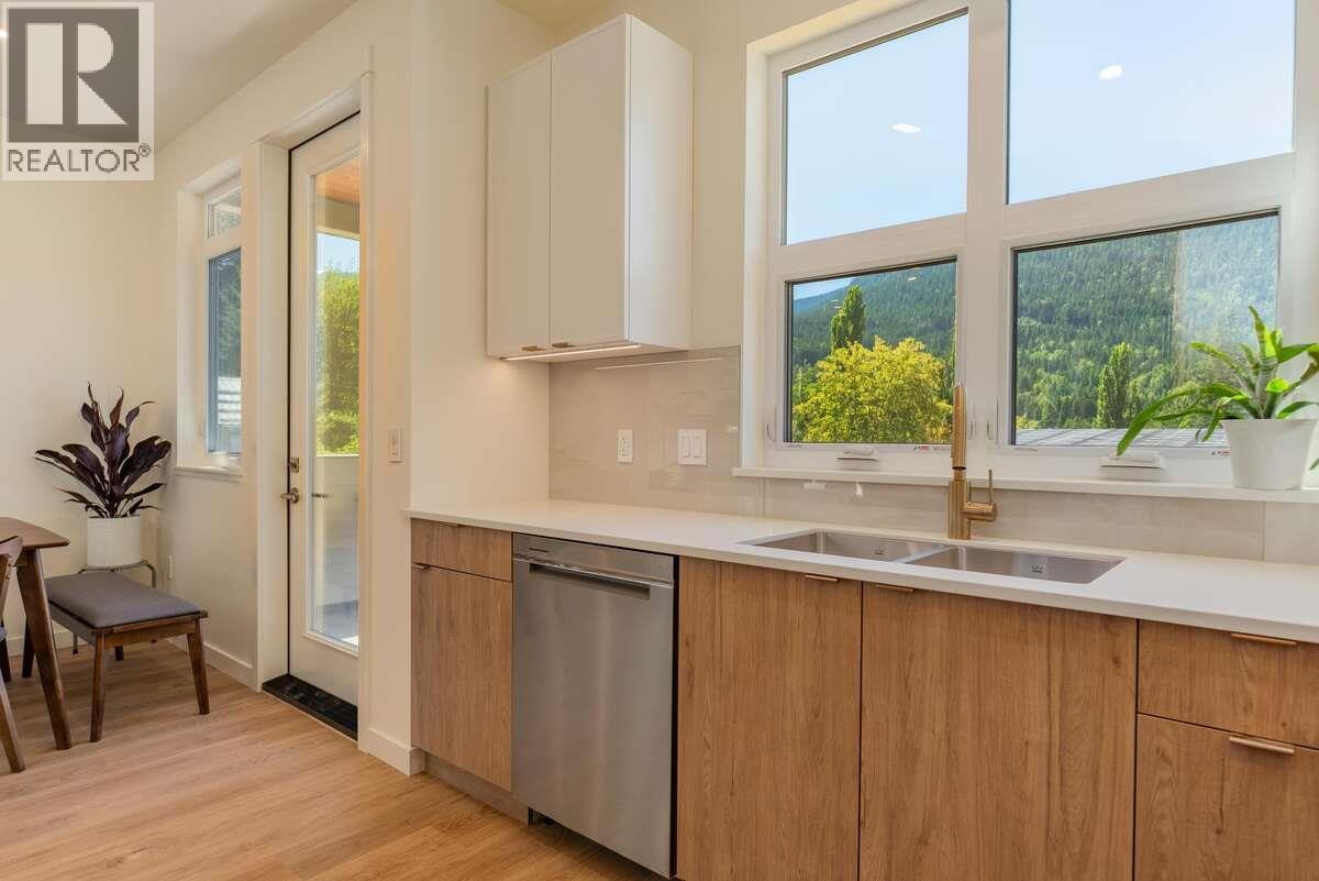 2222 Falls Street Unit# B, Nelson