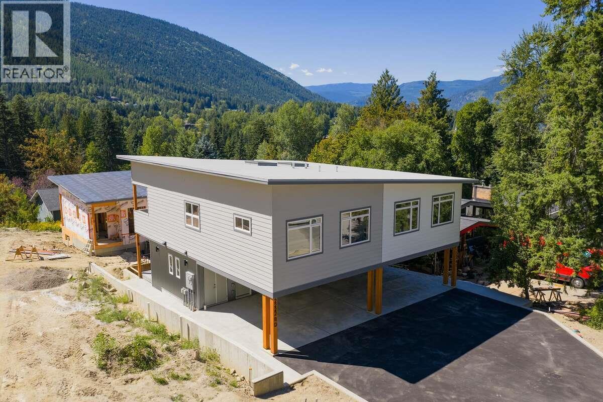 2222 Falls Street Unit# B, Nelson