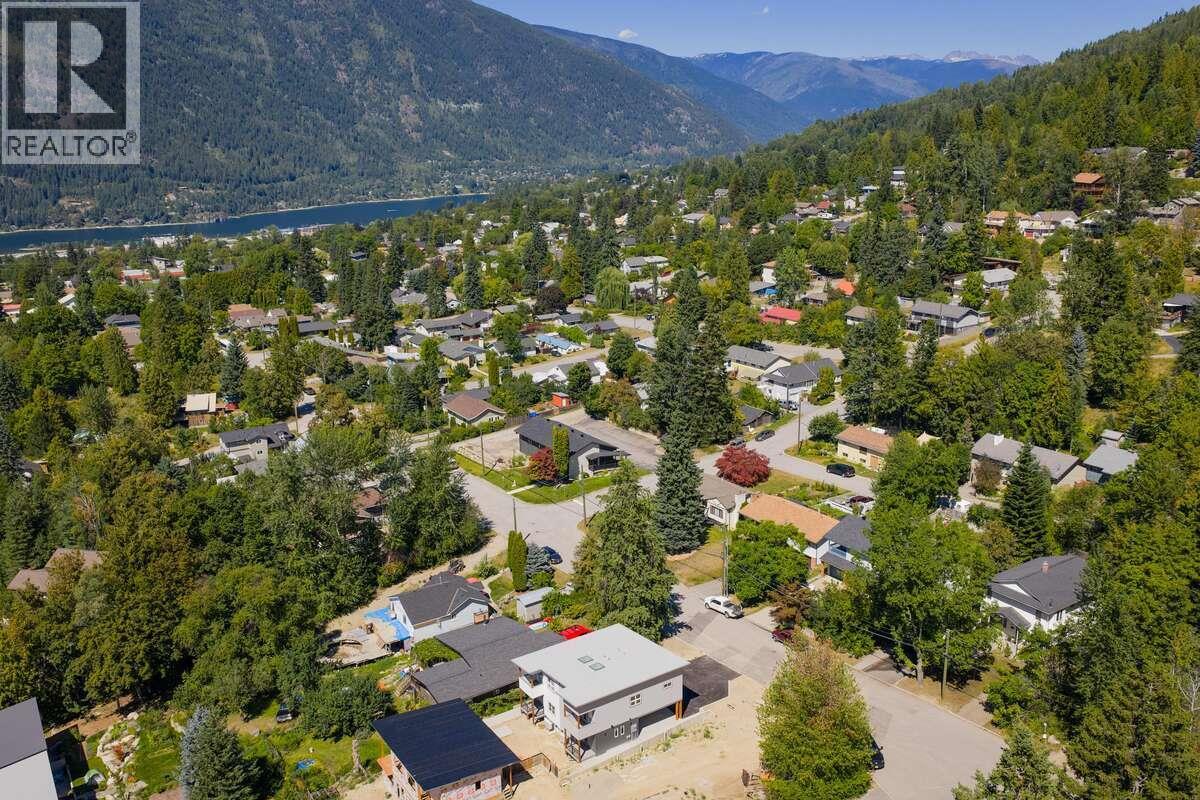 2222 Falls Street Unit# B, Nelson