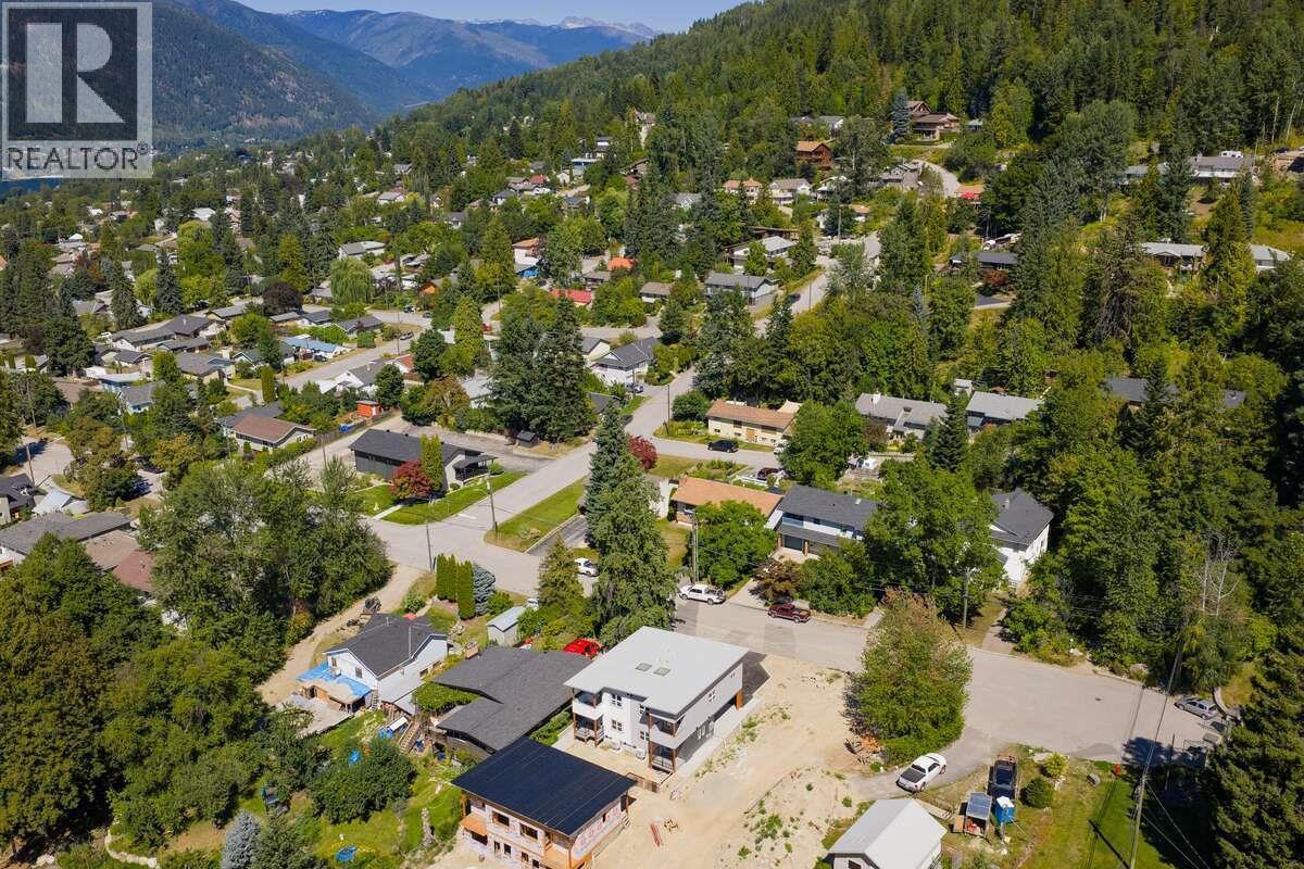 2222 Falls Street Unit# B, Nelson