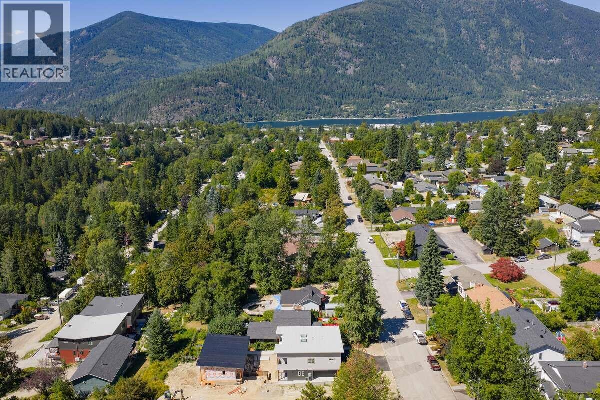 2222 Falls Street Unit# B, Nelson