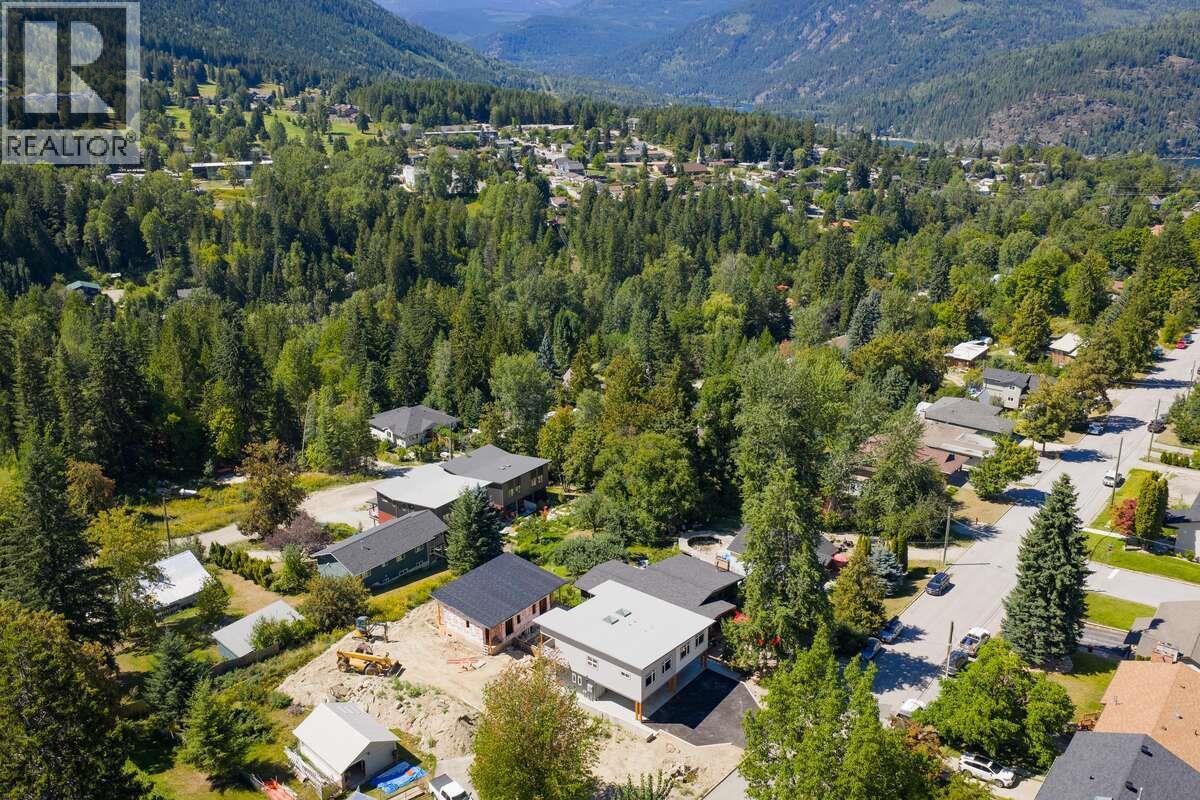 2222 Falls Street Unit# B, Nelson