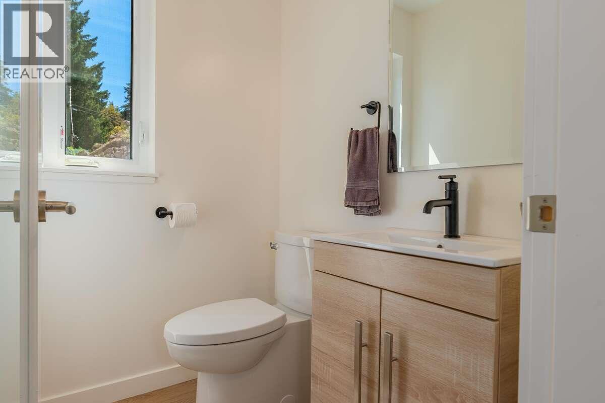 2222 Falls Street Unit# B, Nelson