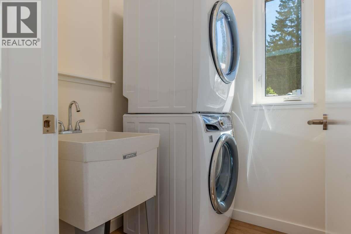 2222 Falls Street Unit# B, Nelson