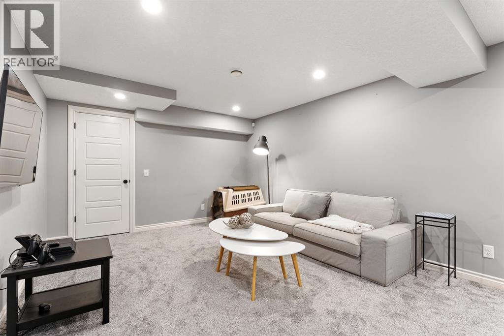 Single Family House for Sale in  Douglasbank Way SE Douglasdale/Glen Calgary 