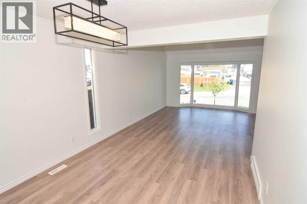 Single Family House for Sale in   Avenue SW Glenbrook Calgary 