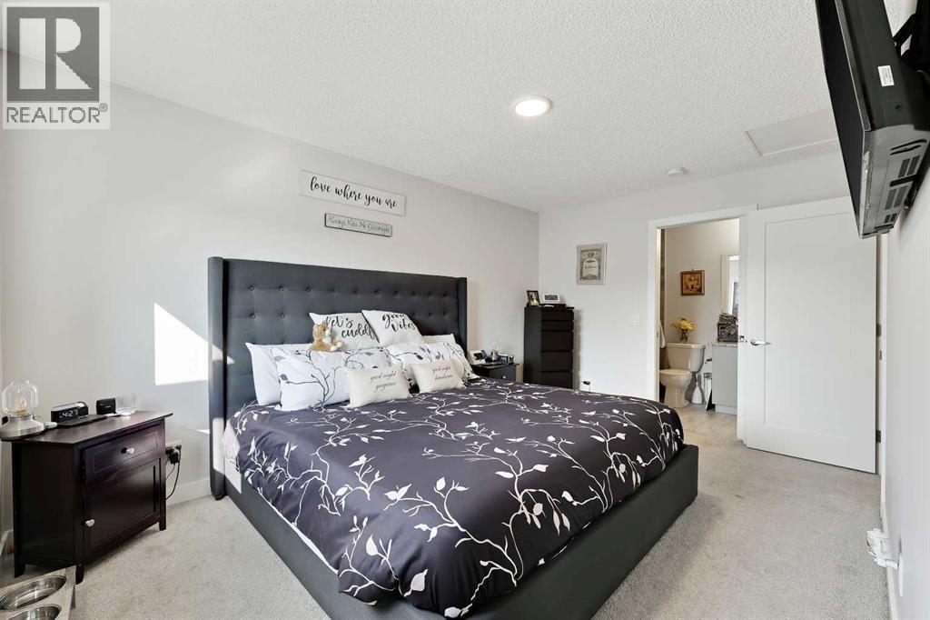 Single Family House for Sale in  Tuscany Summit Square NW Tuscany Calgary 