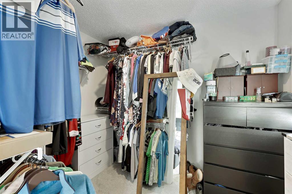 Single Family House for Sale in  Tuscany Summit Square NW Tuscany Calgary 