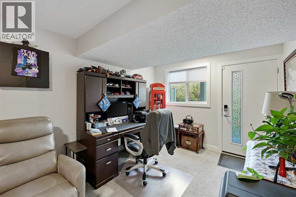 Single Family House for Sale in  Tuscany Summit Square NW Tuscany Calgary 