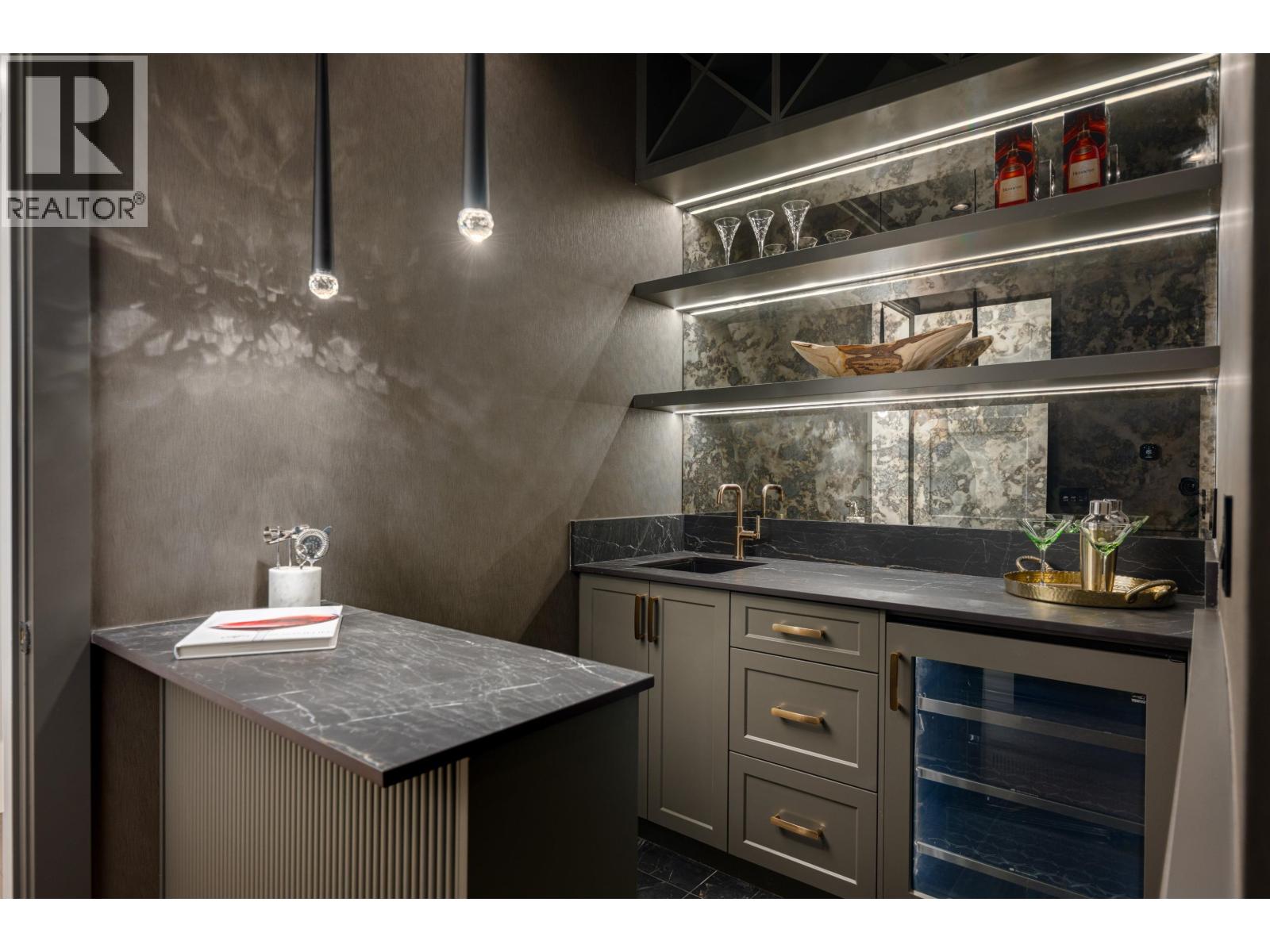 8128 CLAYSMITH Road, Richmond