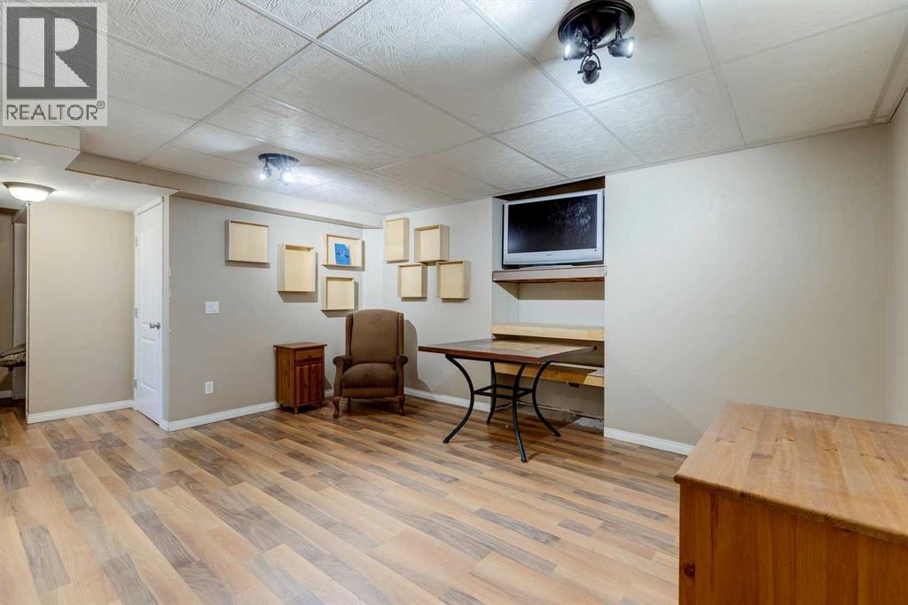 Single Family House for Sale in  Tuscany Vista Crescent NW Tuscany Calgary 