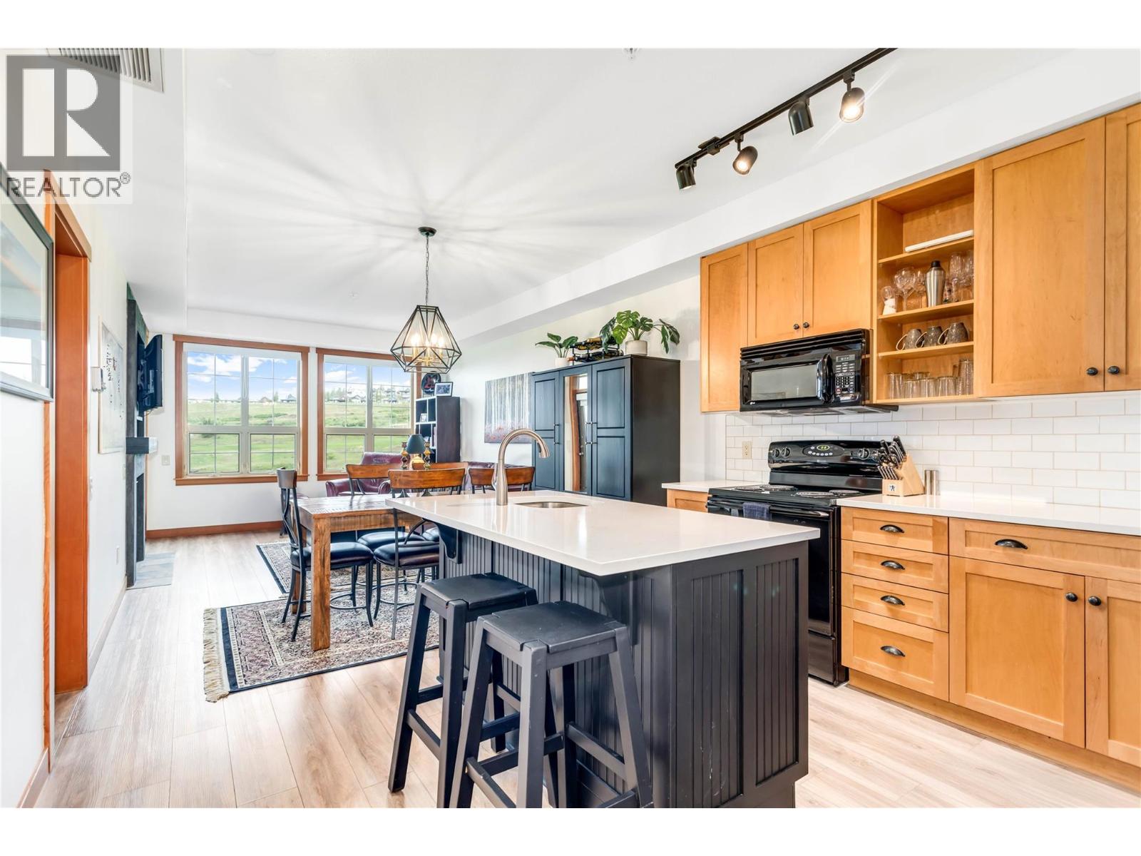 105 Village Centre Court Unit# 323, Vernon