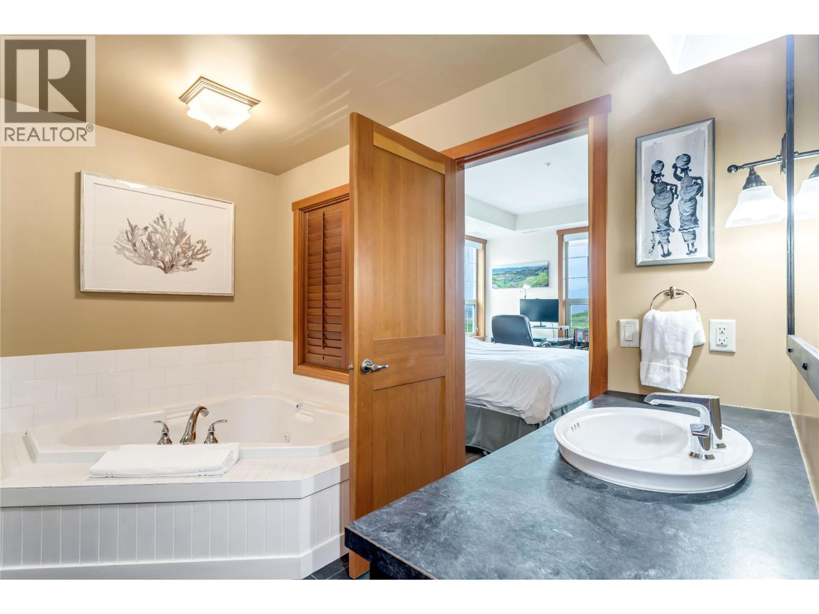 105 Village Centre Court Unit# 323, Vernon
