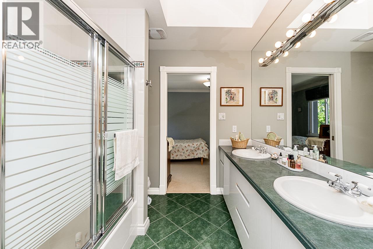 180 W OSBORNE ROAD, North Vancouver