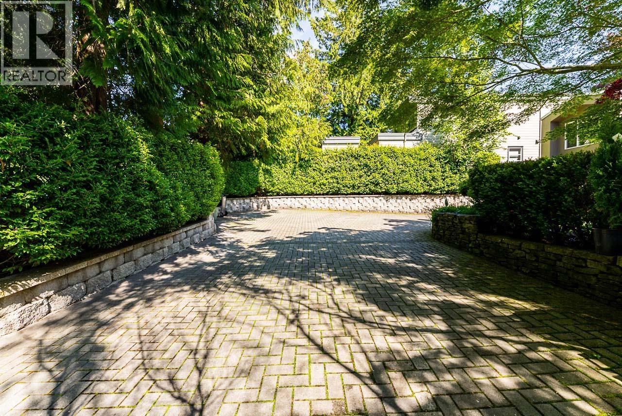 180 W OSBORNE ROAD, North Vancouver