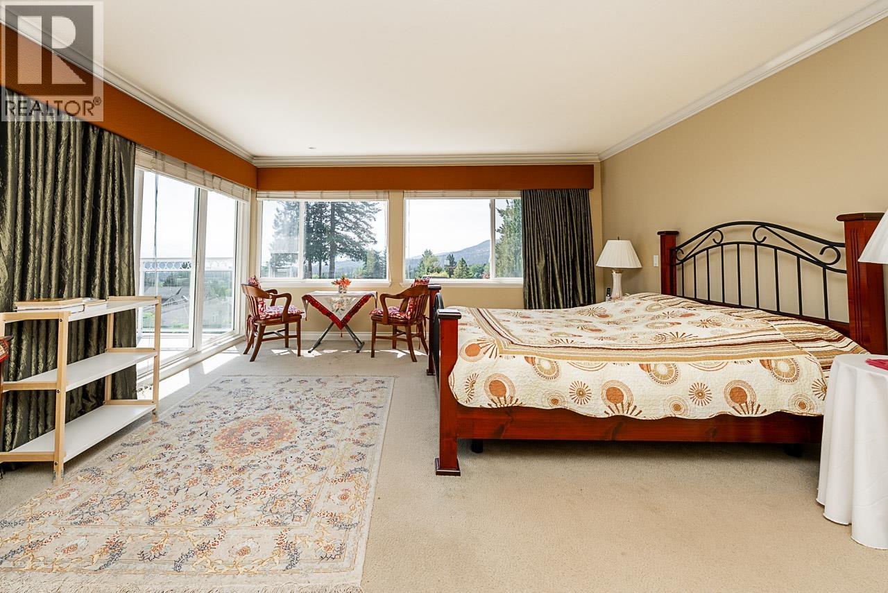 180 W OSBORNE ROAD, North Vancouver