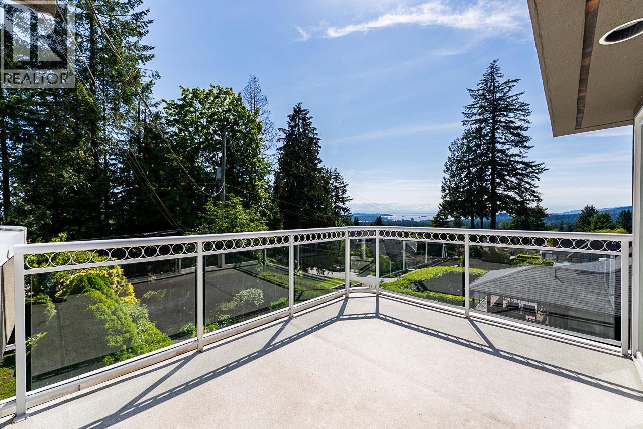 180 W OSBORNE ROAD, North Vancouver