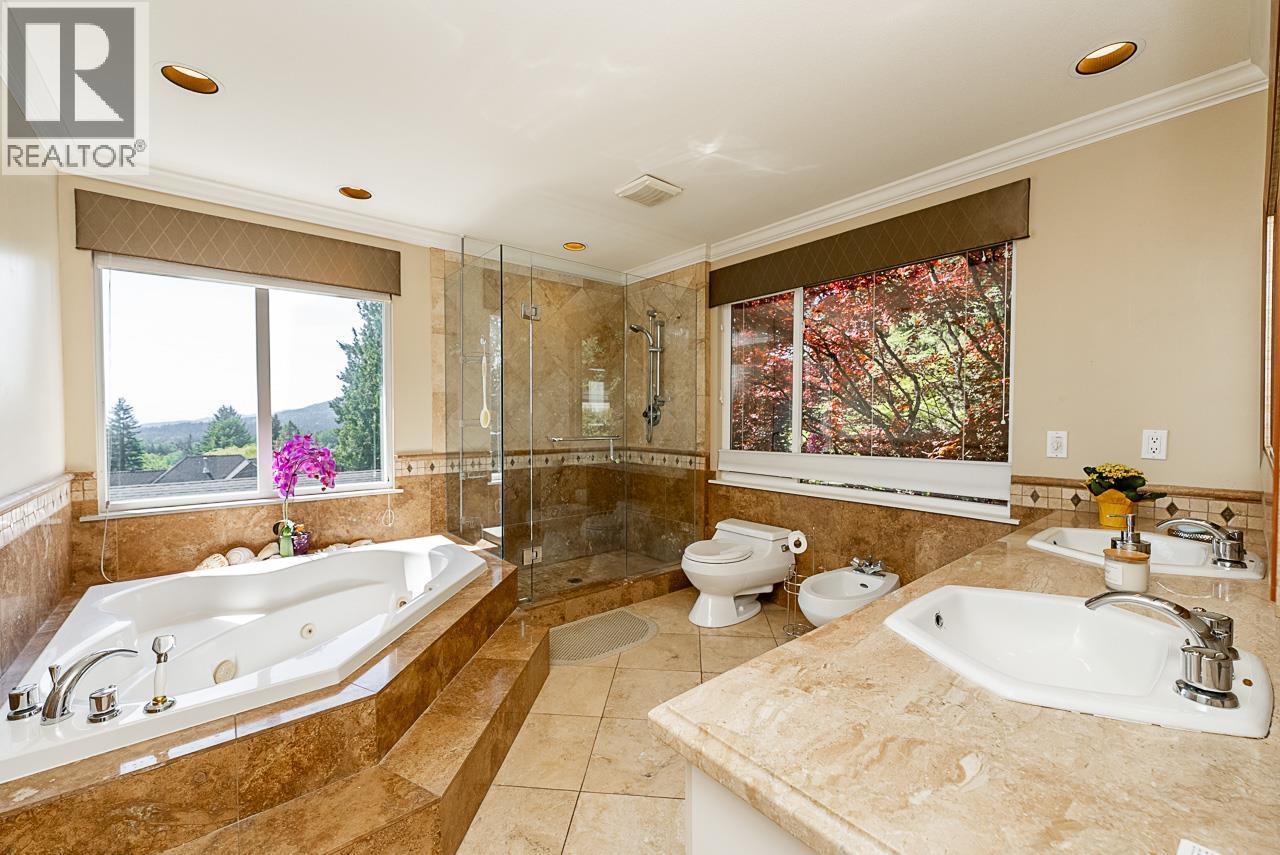 180 W OSBORNE ROAD, North Vancouver