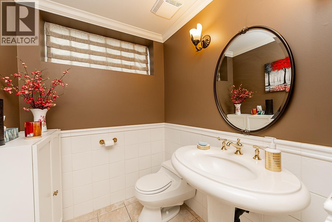 180 W OSBORNE ROAD, North Vancouver