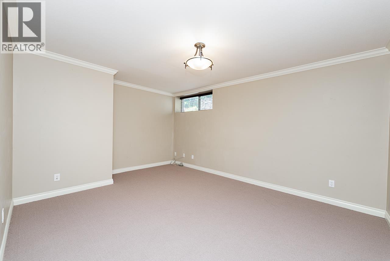 180 W OSBORNE ROAD, North Vancouver