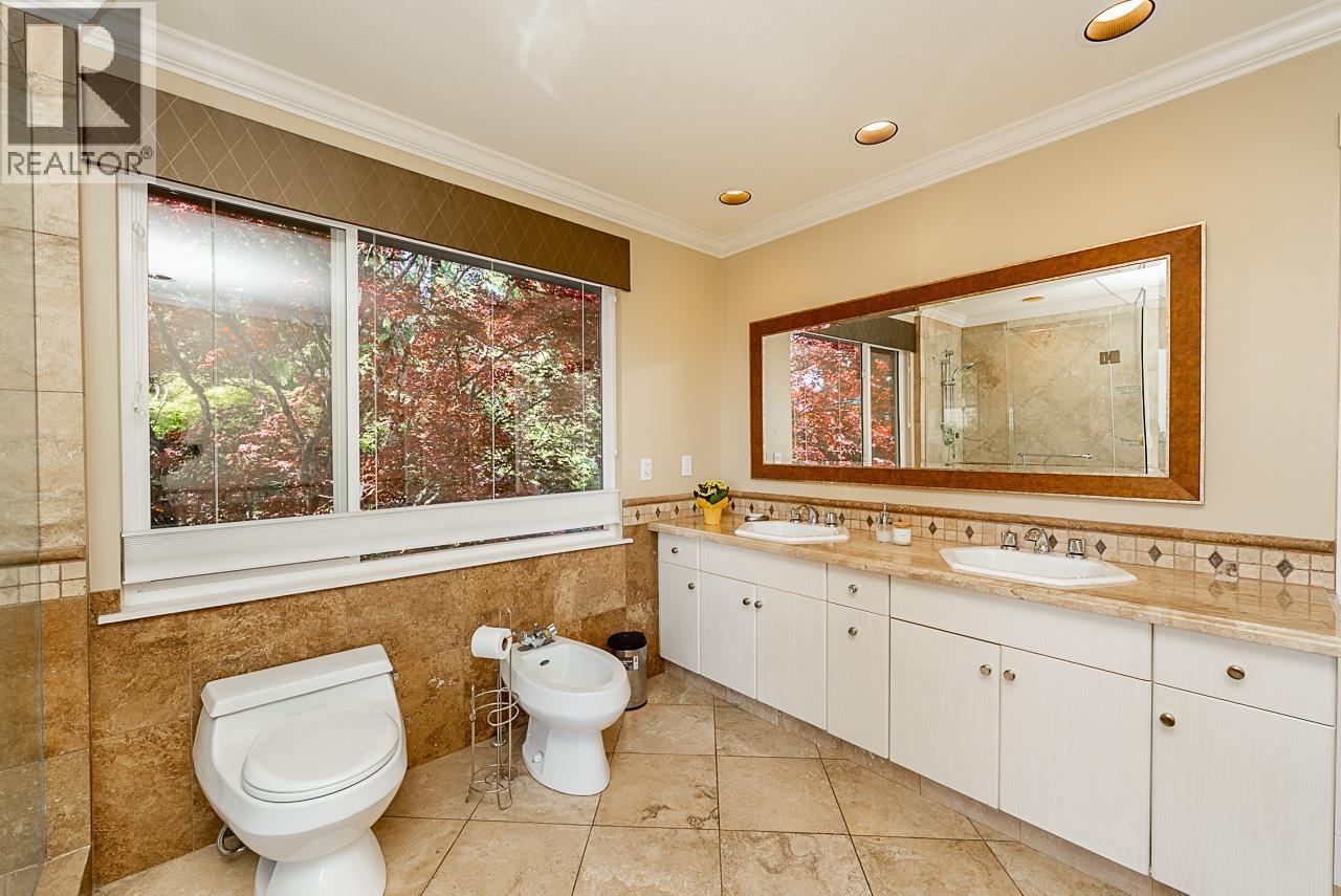 180 W OSBORNE ROAD, North Vancouver