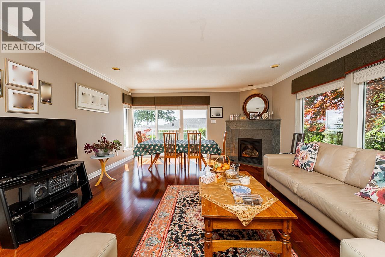 180 W OSBORNE ROAD, North Vancouver