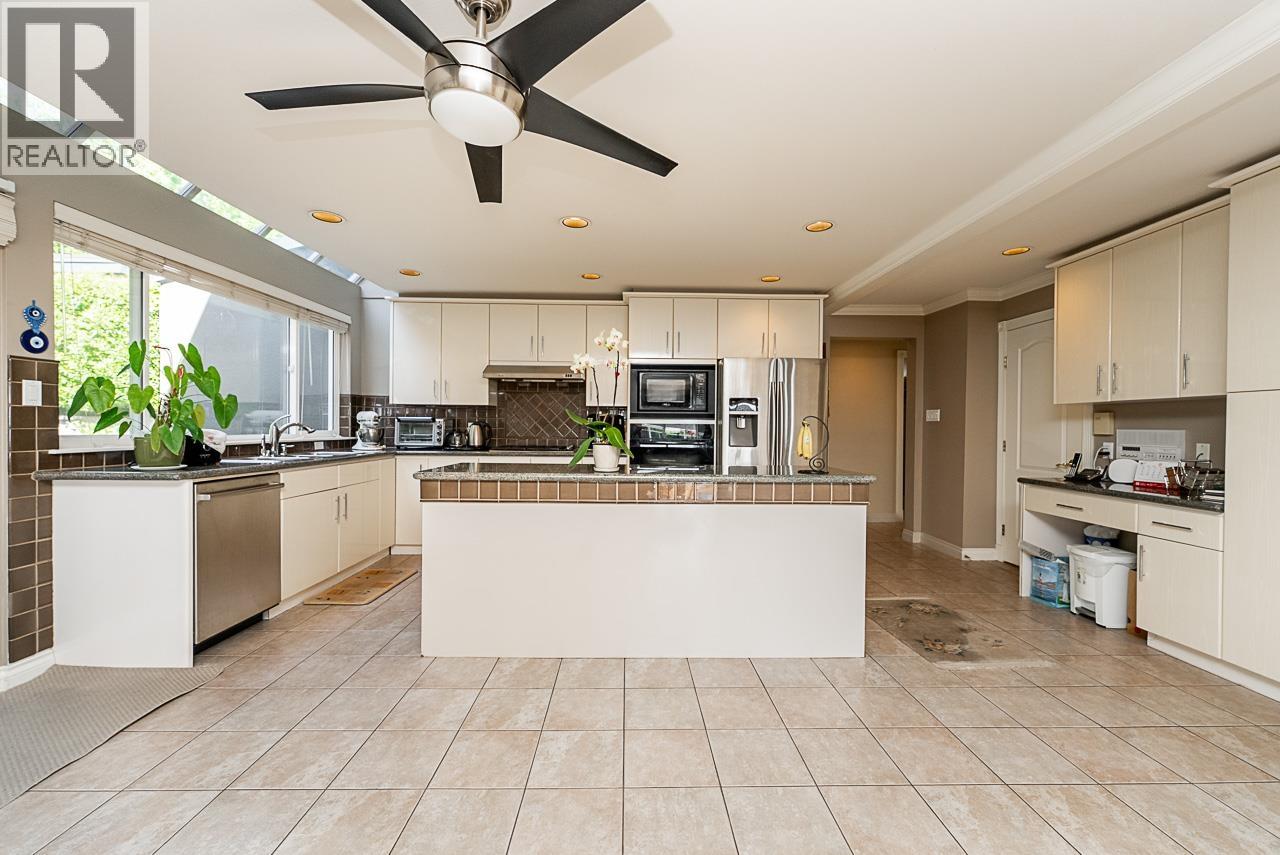 180 W OSBORNE ROAD, North Vancouver