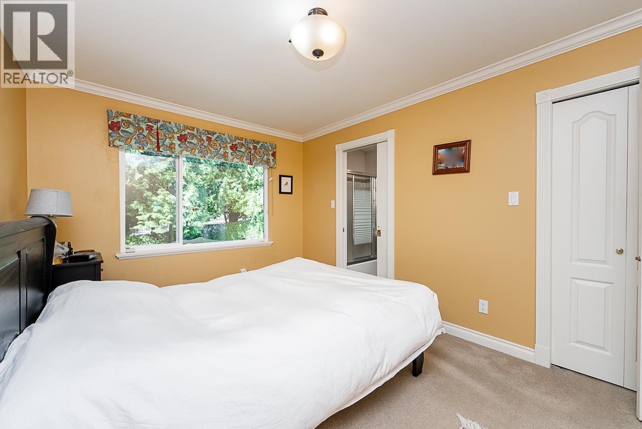 180 W OSBORNE ROAD, North Vancouver