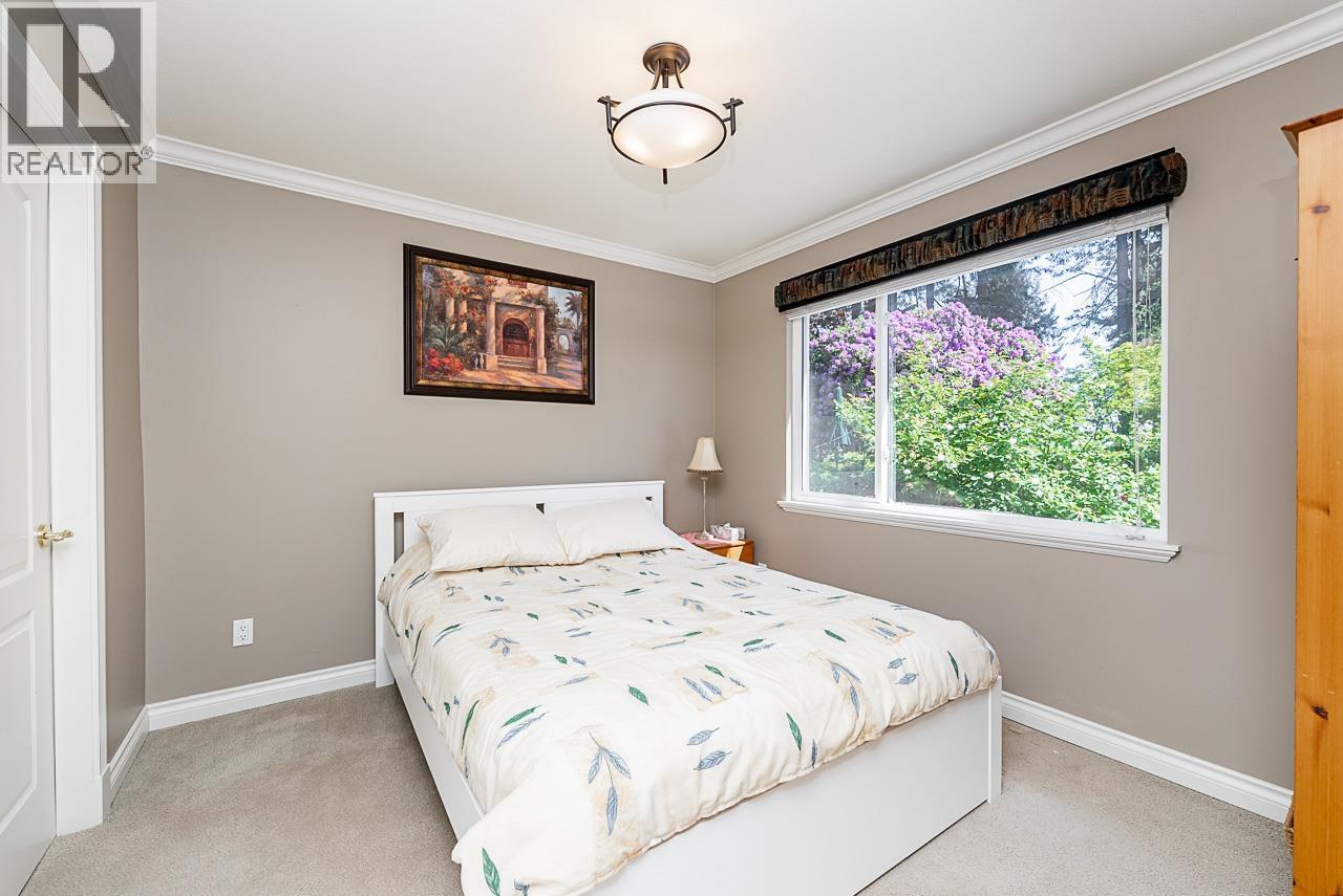 180 W OSBORNE ROAD, North Vancouver