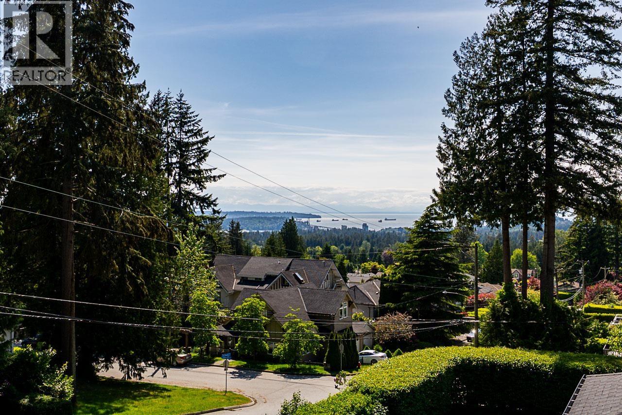 180 W OSBORNE ROAD, North Vancouver