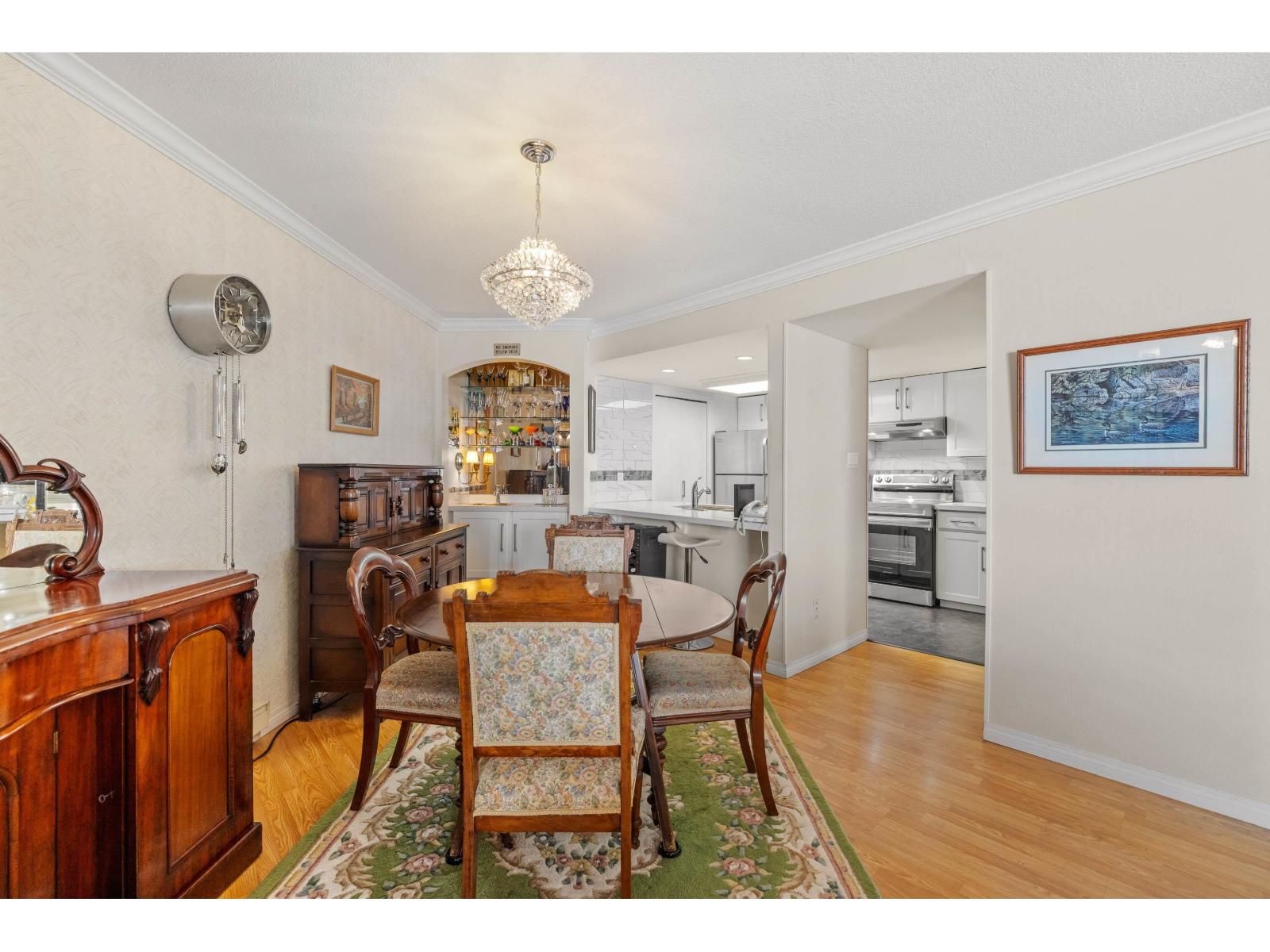 402 15025 VICTORIA AVENUE, White Rock