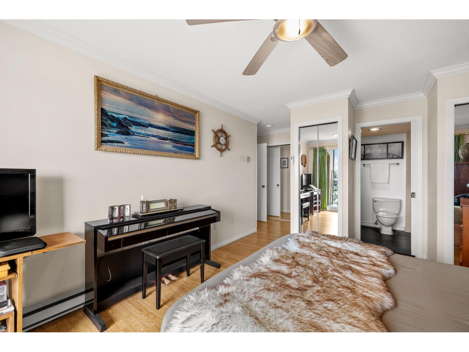 402 15025 VICTORIA AVENUE, White Rock