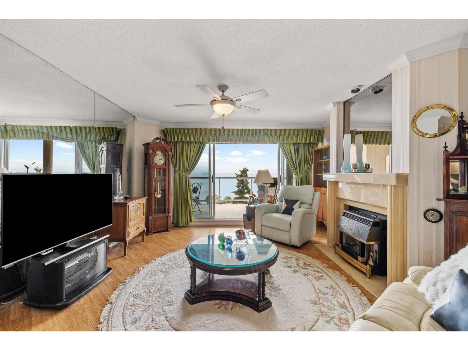 402 15025 VICTORIA AVENUE, White Rock