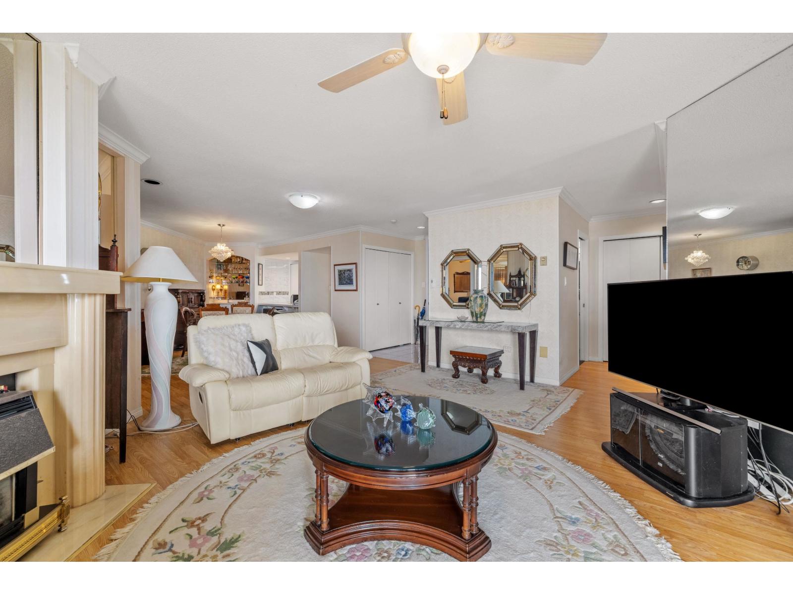 402 15025 VICTORIA AVENUE, White Rock