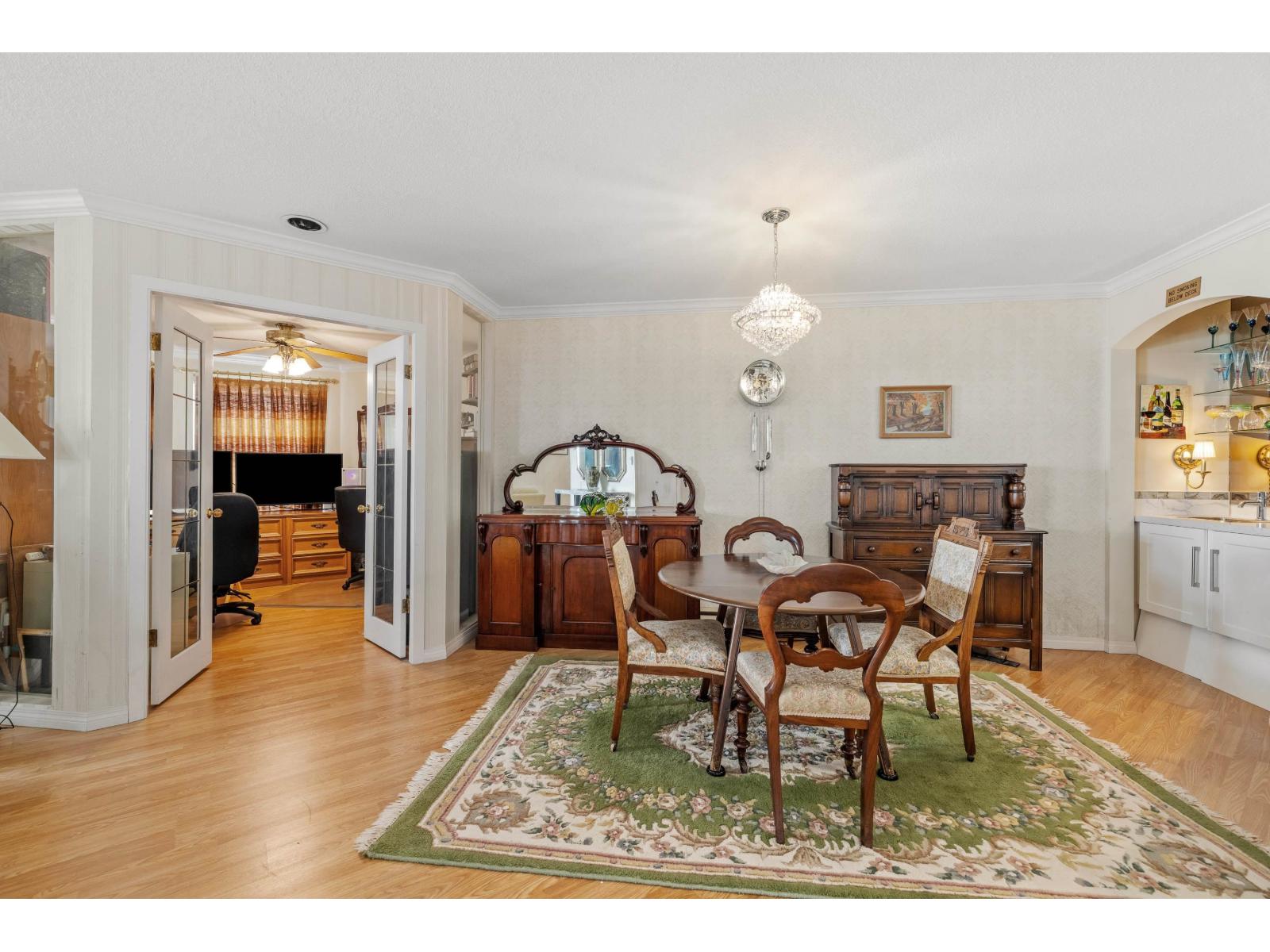 402 15025 VICTORIA AVENUE, White Rock