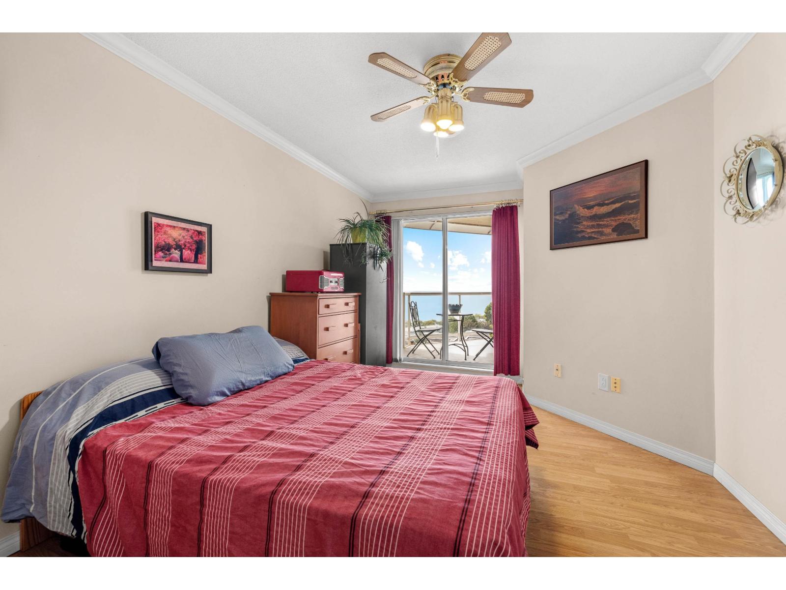 402 15025 VICTORIA AVENUE, White Rock