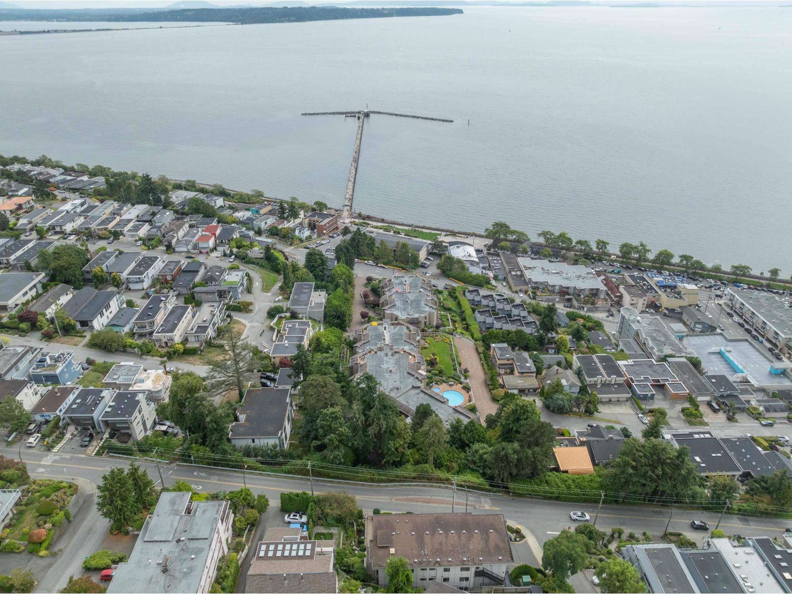 402 15025 VICTORIA AVENUE, White Rock