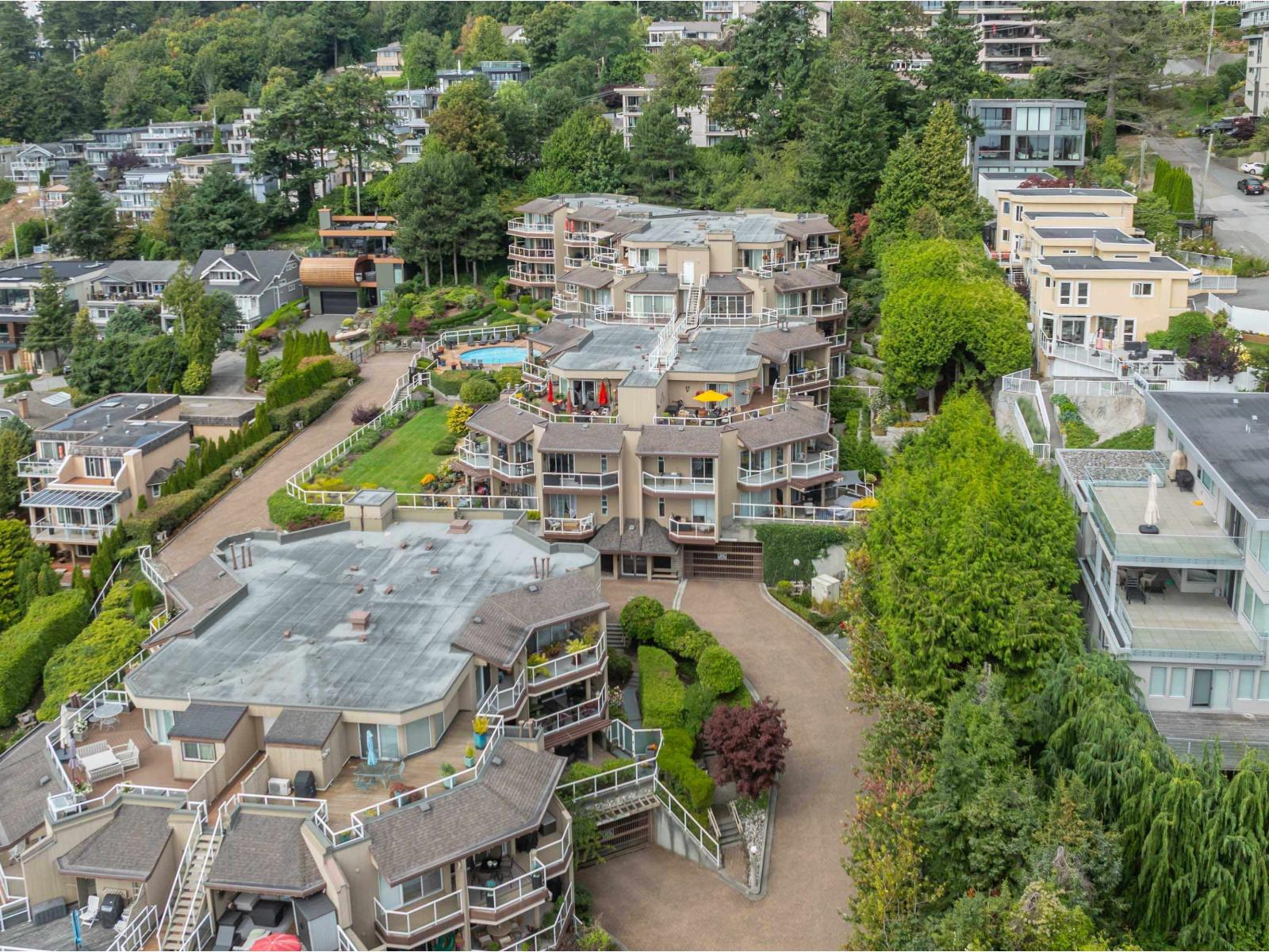 402 15025 VICTORIA AVENUE, White Rock
